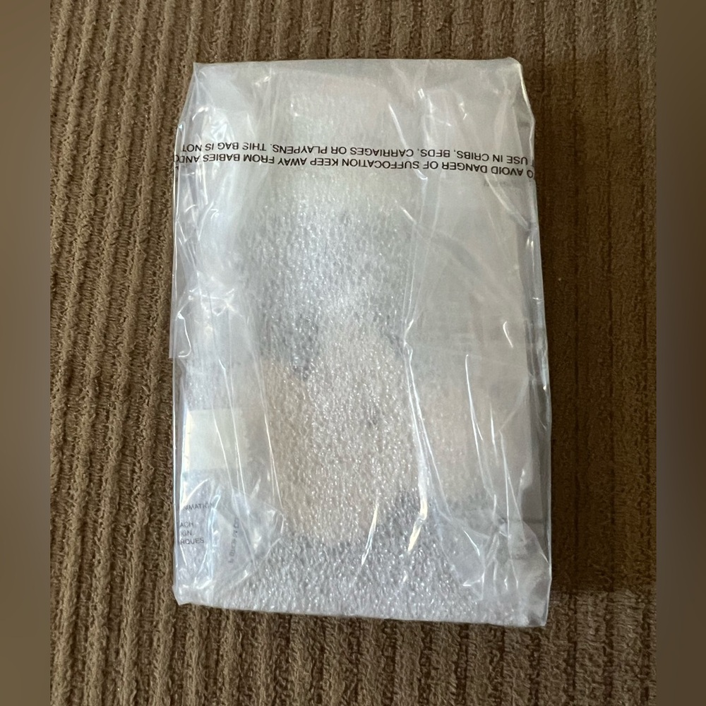 Coach Cherry Bag Charm nwt in packaging - Picture 3 of 3